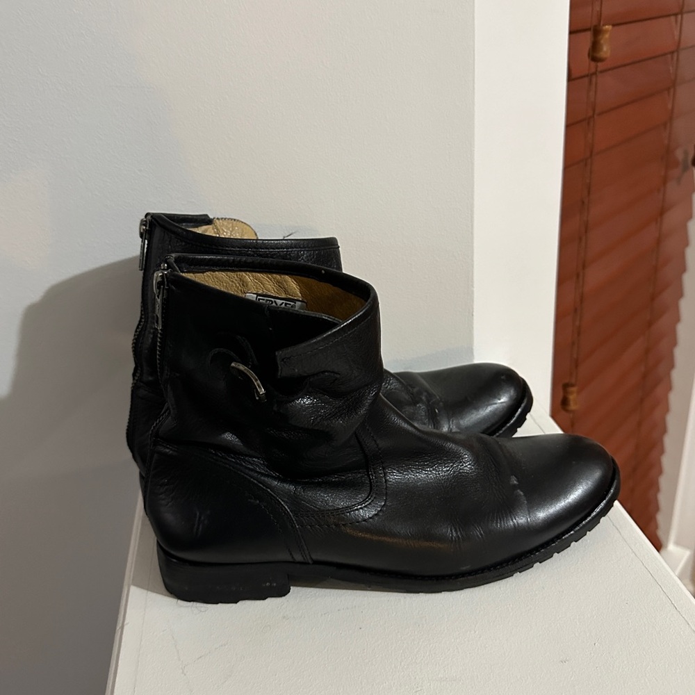 Short black soft leather Frye boots